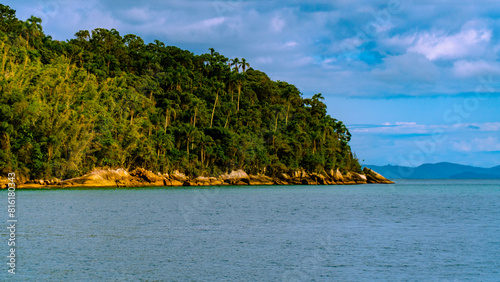 Paisagem Natural Ilha Natureza Florianópolis Praia Mar Verde Montanhas Trilha Vegetação Costão Pôr do Sol Biodiversidade Atlântica Turismo Ecoturismo Fauna Flora Beleza