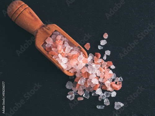 Himalayan pink salt in crystals photo