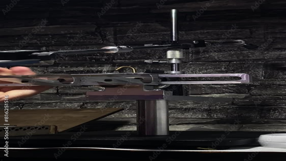 A professional knife sharpener is equipped with an electronic level, demonstrating precision and modern technology