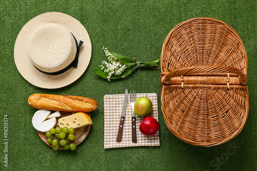 Wicker picnic basket with t...