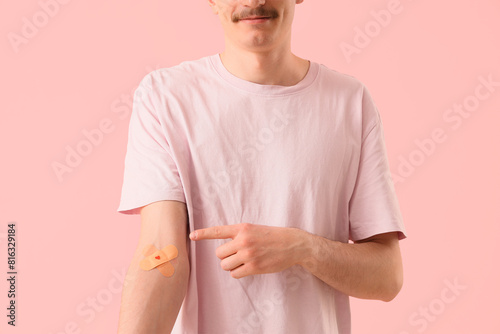 Male blood donor pointing a...