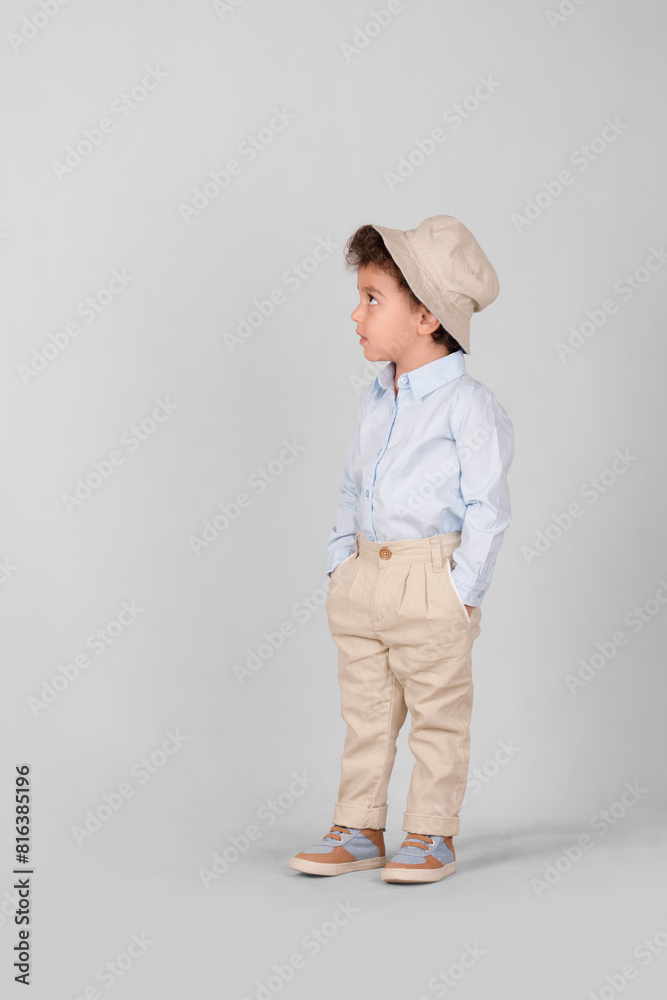 A 3-year-old boy who seems to be facing a powerful person from a low position or looking at something above A 3-year-old boy who seems to be facing a powerful person from a low position or looking at something above