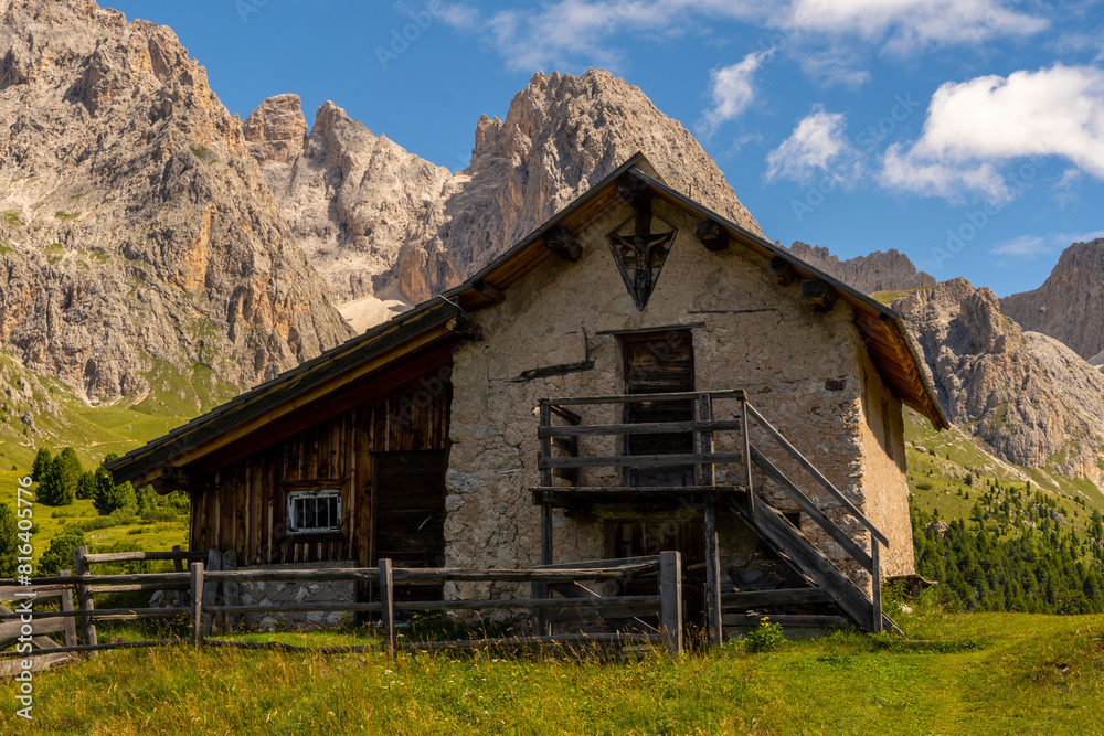 Beautiful mountain hut in Val Gardena