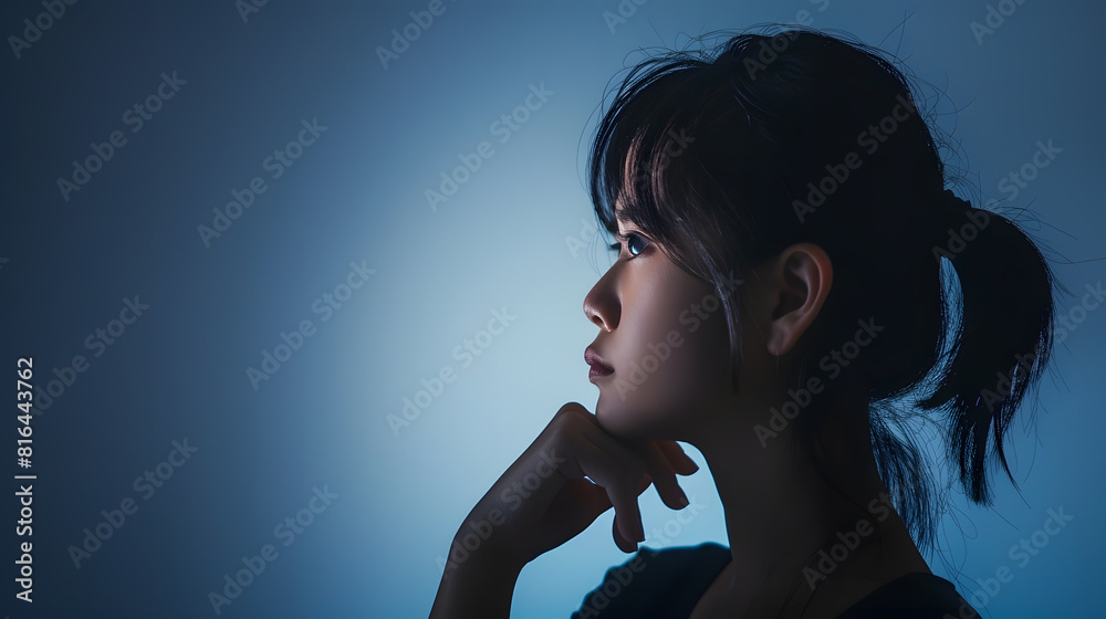 Obraz premium Silhouette of thinking young asian woman : Generative AI