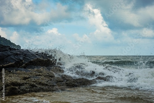 Fototapeta Naklejka Na Ścianę i Meble -  Image of a wave crashing on the rock