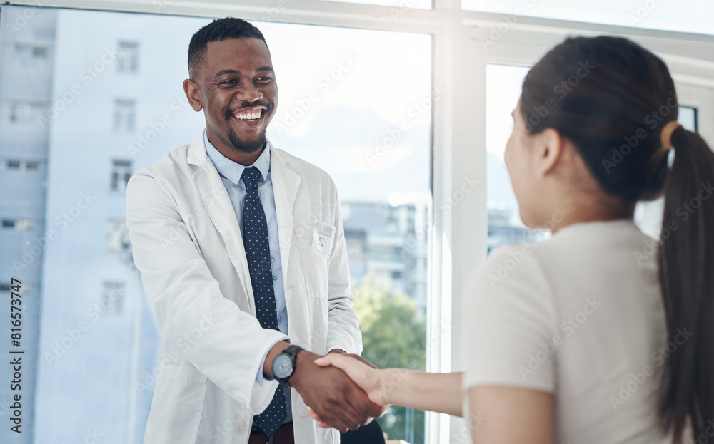 Obraz premium Consultation, doctor and patient handshake in clinic for medical visit, wellness check and health visit. Woman, man and conversation in hospital for surgery, advice or agreement on prescription