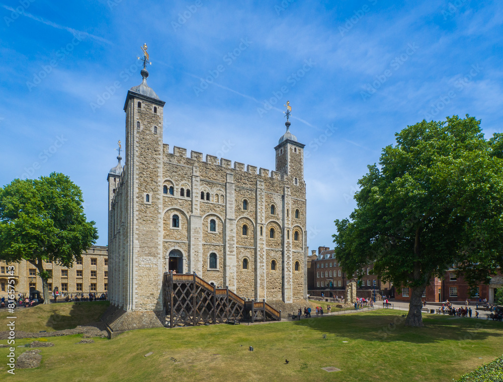 Fototapeta premium White Tower at the Tower of London (England, United Kingdom)