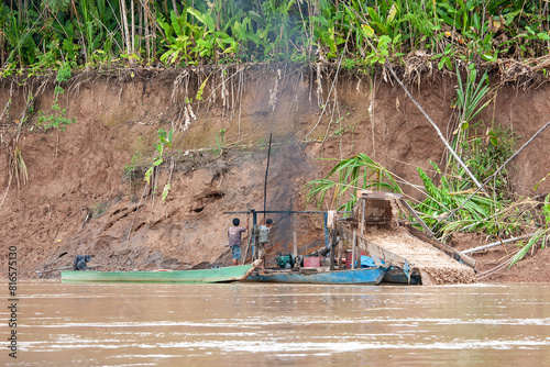 Bilde på lerret Pereuvian gold miners using sluice boxe to find gold on river bank