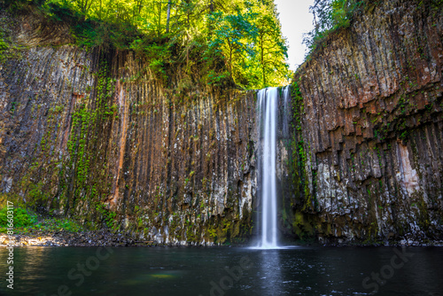Tableau sur toile Abiqua Falls and Pool Below, near Silverton, Oregon