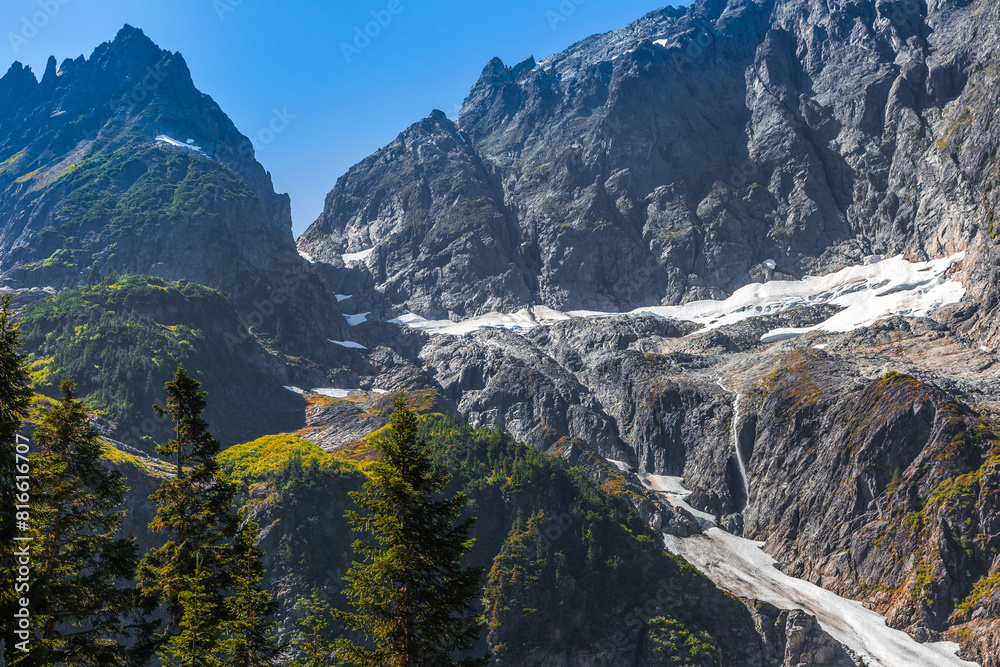 Fototapeta premium Cascade Pass Trail Views and Johannesburg Falls, North Cascades National Park, Washington State