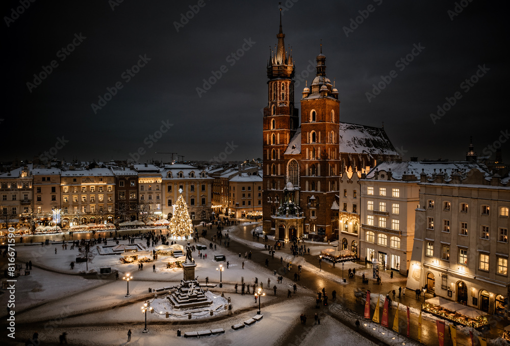Fototapeta premium Main Square (Saint Mary's Basilica) in Krakow during blue hour at magic dusk during Christmas time and winter, Poland