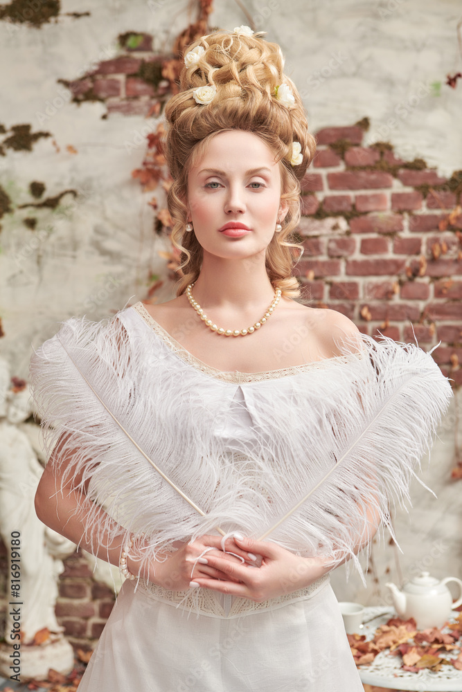 Φωτογραφία rococo fashion style