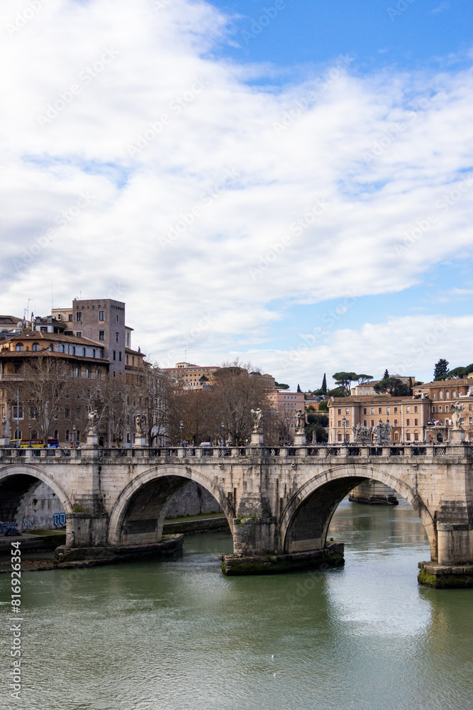 Ponte sul Tevere a Roma, Italia Ponte sul Tevere a Roma, Italia