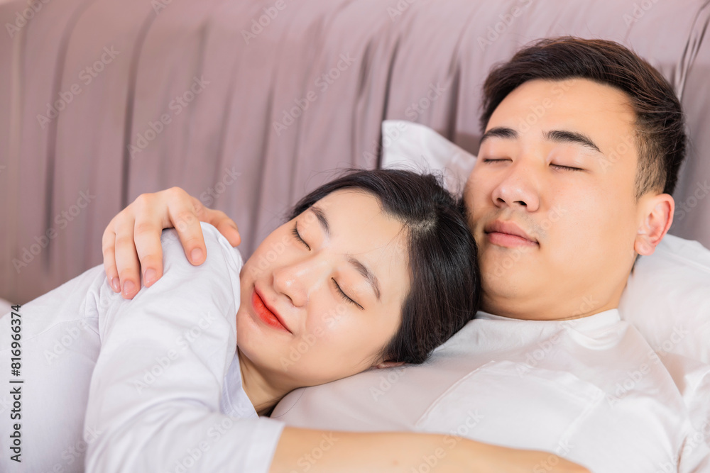 portrait of a couple sleeping portrait of a couple sleeping
