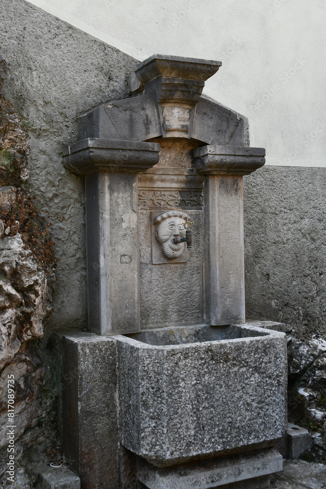 Fontana di acqua naturale nel centro del paese di Morcone ( Benevento). . Fontana di acqua naturale nel centro del paese di Morcone ( Benevento). .