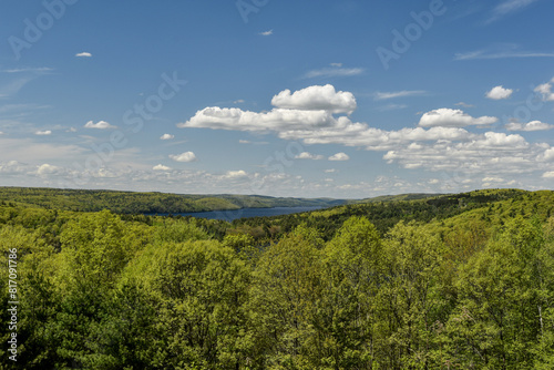 Quadro su tela the quabbin reservoir  on a early spring day,