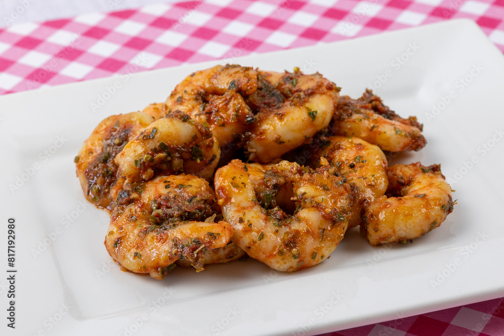 tas de crevettes marinées, en gros plan. tas de crevettes marinées, en gros plan.