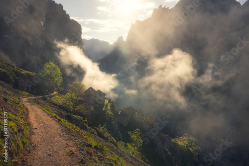 Photos Refugio de pastores en la ruta del cares al amanecer
