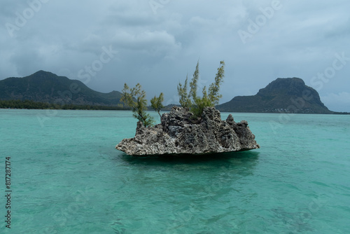 Boat excursion in Mauritius going to Ile aux Benitiers photo