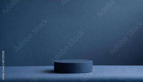 パステルネイビーの部屋。奥行きのある紺色の空間。無地素材。レイアウト。Pastel navy room. A dark blue space with depth. Plain material. layout.
