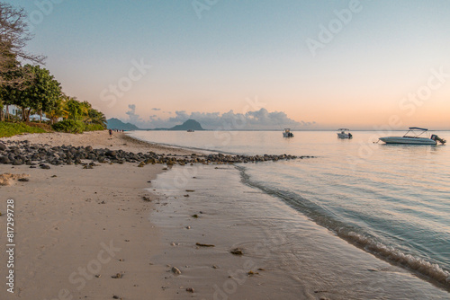 Foto Flic en Flac Beach on Mauritius island in the Indian Ocean during sunset