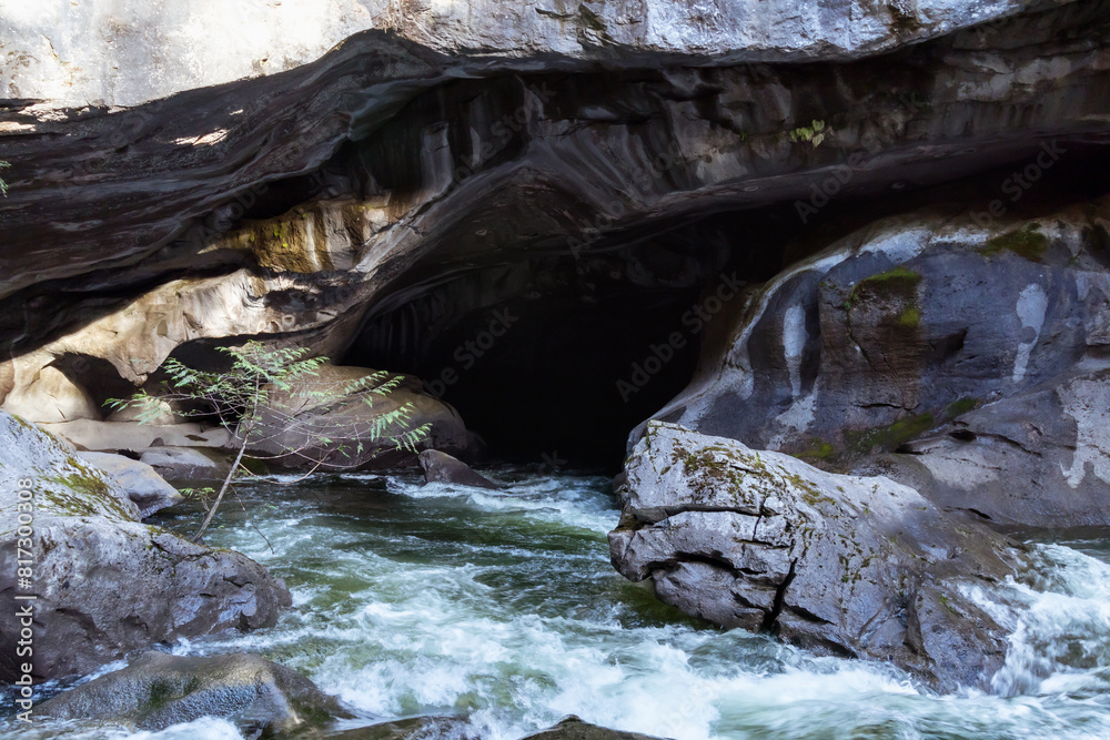 Fototapeta premium cave structure with river flowing through