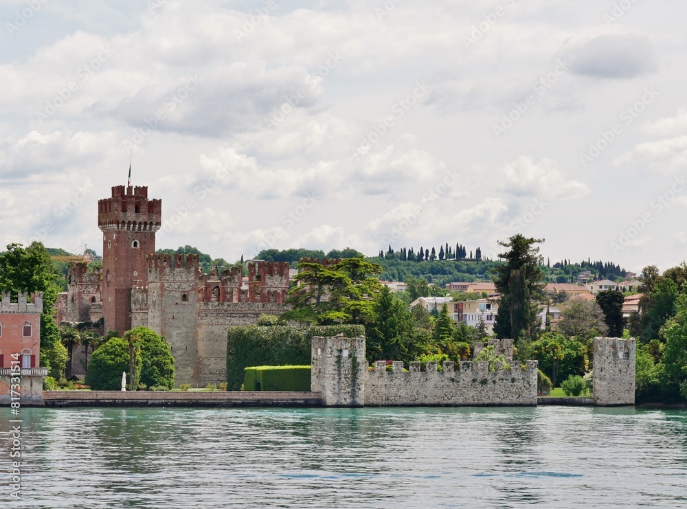 Fototapeta premium Lazise am Ostufer des Gardasees