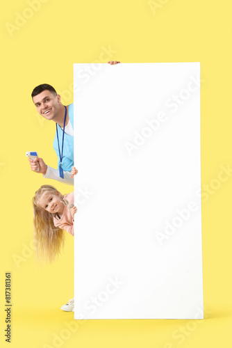 Male pediatrician and littl...