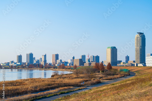 【都市風景】荒川土手から川口市街地を望む（足立区鹿浜付近より）