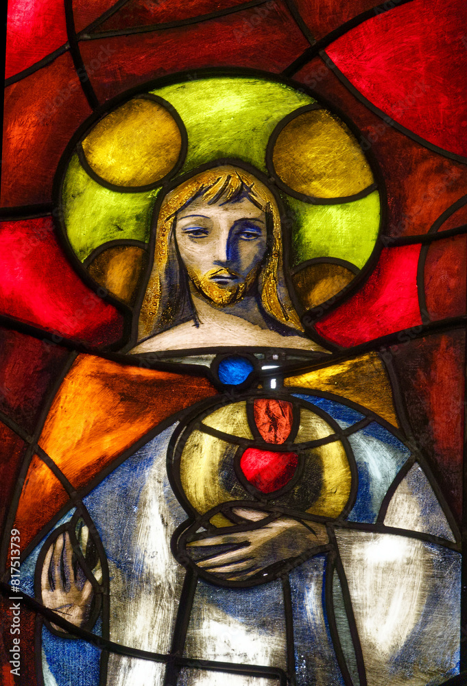 Obraz premium Modern stained glass window representing Jesus Christ. Vitrail moderne représentant Jésus Christ. Italie