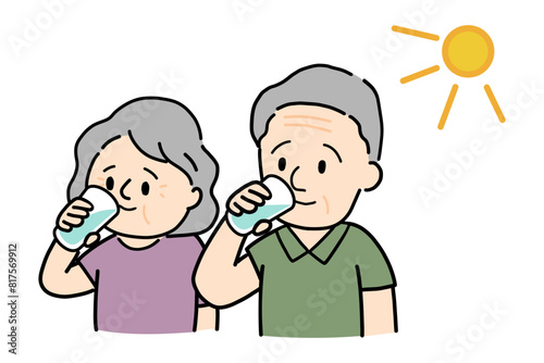 一緒に水分補給をするシニア夫婦