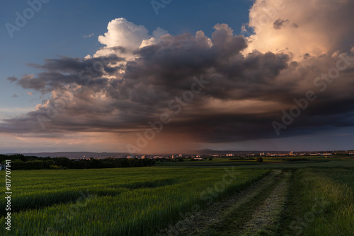 Gewitterwolke mit wolkenbruchartigem Regen über Wiesbaden und Mainz, Mai 2024