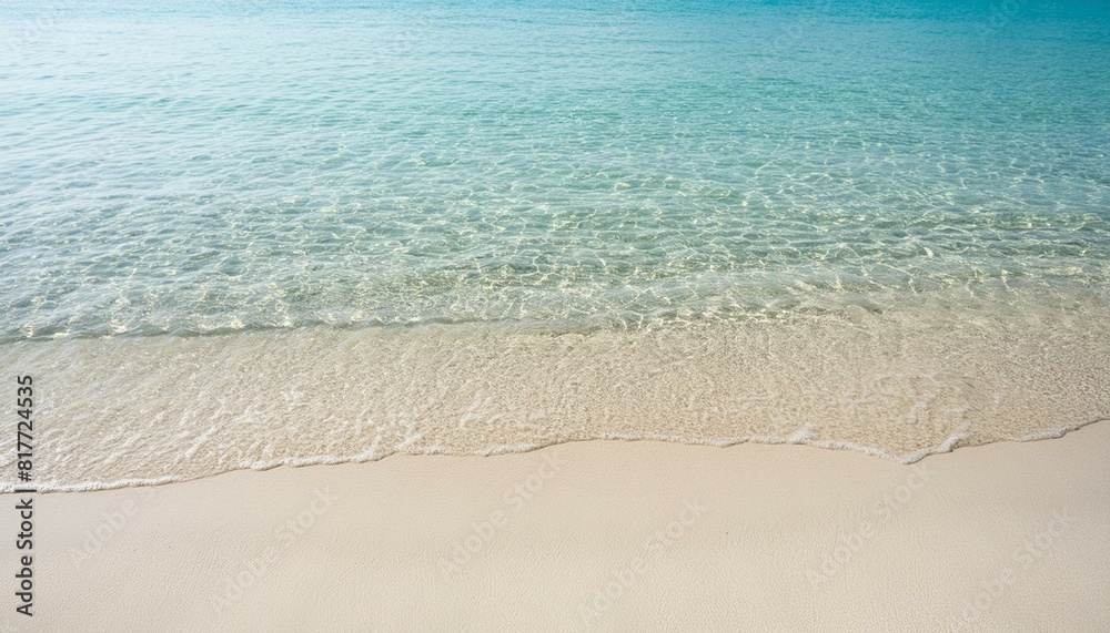 エメラルドブルーの透き通った海と白い砂浜1