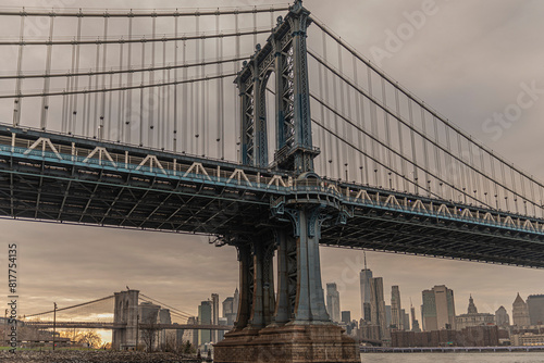 new york, views of the manhattam bridge in new york. views of new york.  photo