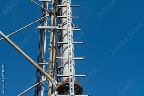 technical ladder for galvanized steel truss anchored to the reticular structure of a repeater antenna for radio, telephone and communications bands. Stainless steel tie rods and nuts.