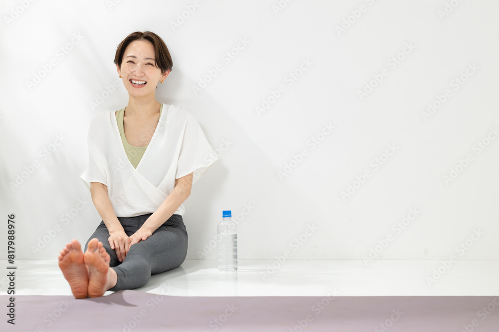 Fototapeta premium ヨガをする女性