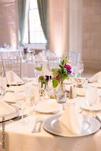 Elegant table setting for a wedding reception. © DPN
