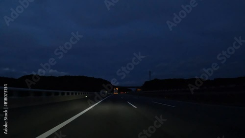 夜の新東名高速道路をドライブ