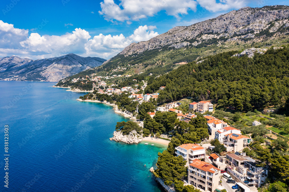 Obraz premium Beautiful Brela on Makarska riviera, Croatia. Adriatic Sea with amazing turquoise clean water and white sand. Aerial view of Brela town and waterfront on Makarska riviera, Dalmatia region of Croatia.