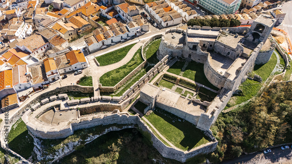 Obraz premium Monte Sant'Angelo: From Ancient Legends to Modern Pilgrimages