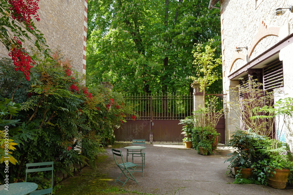 Naklejka premium Cour à Chaumont-Sur-Loire