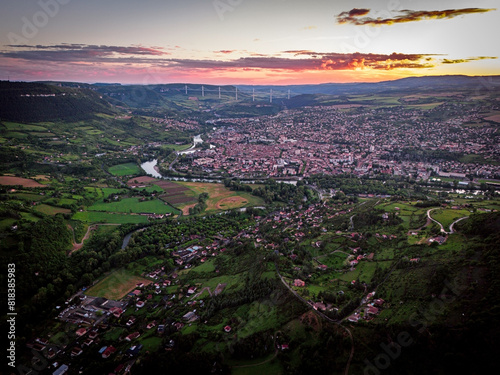 Obraz na płótnie Millau et ciel orange
