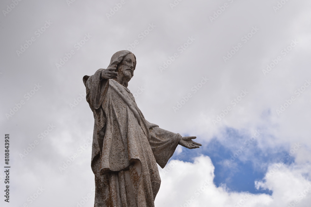 Fototapeta premium Low angle shot of a statue of Jesus Christ in the small town of Ayllon, Spain