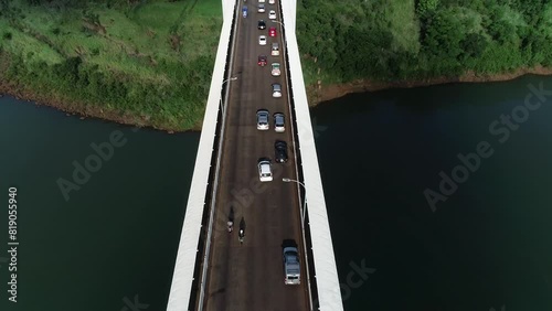 Videos feitos com drone da fronteira do Brasil com o Paraguai, as imagens mostram a Ponte da Amizade e A ciudad del este ou CIDADE DE LESTE e também a aduana da receita federal photo