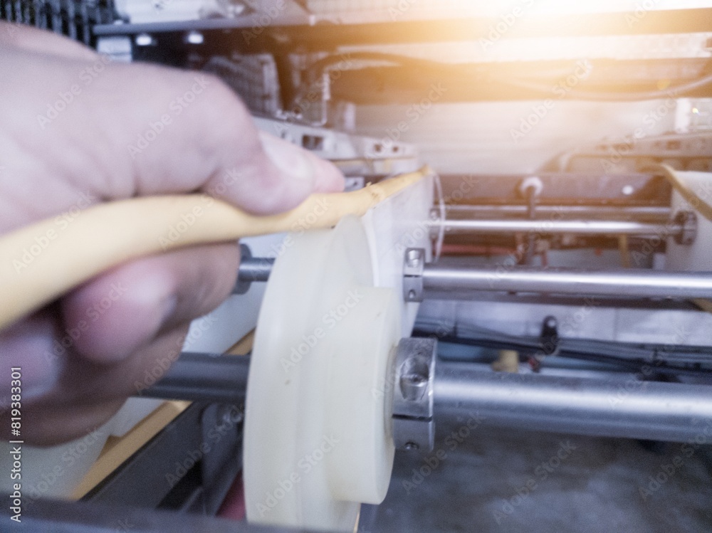 Check and repair the chain belt conveyor on the manchinery. Check and repair the chain belt conveyor on the manchinery.