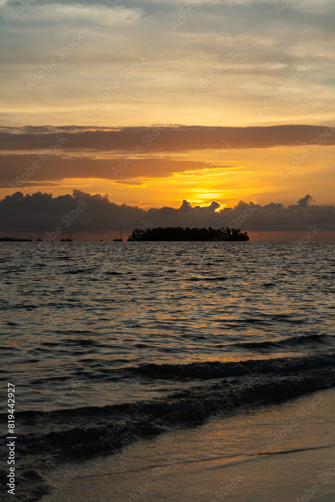 Obraz premium sunset at the beach