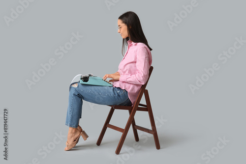 Beautiful young woman worki...