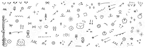 かわいい手描きの飾りイラストのベクターイラストセット。子供、キラキラ、装飾、花、犬、星、ハート