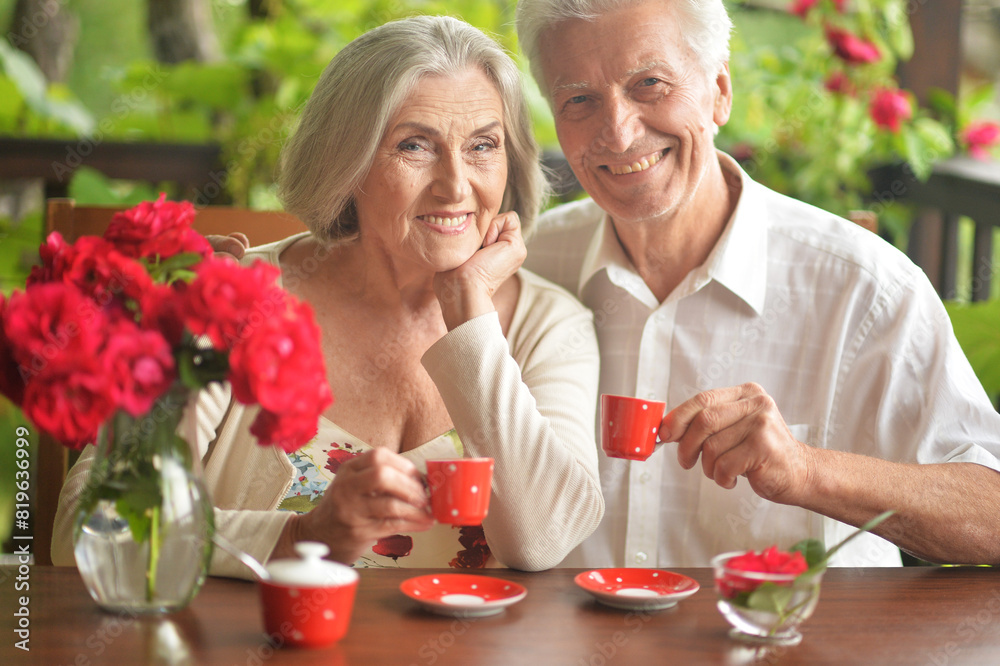 Close up portrait of happy couple drinking coffee