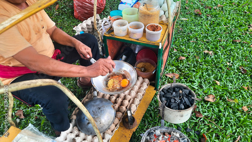 Foto Man Selling Kerak Telor Traditional Street Food From Jakarta, Kerak Telor or sti